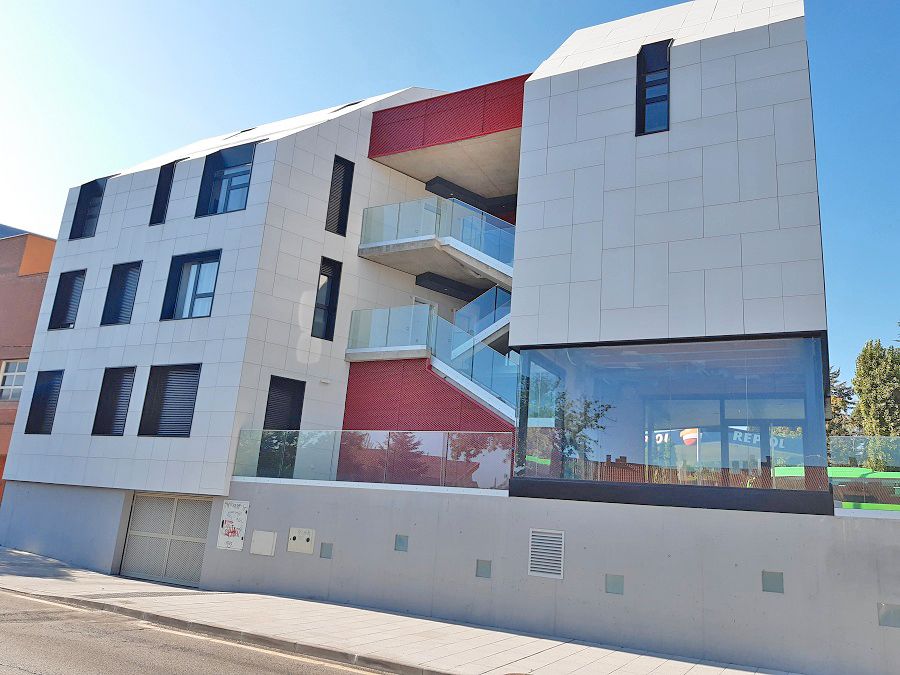 Exterior view of Duplex to rent in Torrelodones  with Air Conditioner, Heating and Storage room