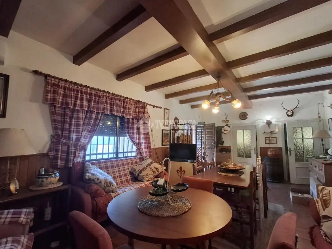 Sala d'estar de Finca rústica en venda en Santa Elena amb Aire condicionat, Terrassa i Moblat