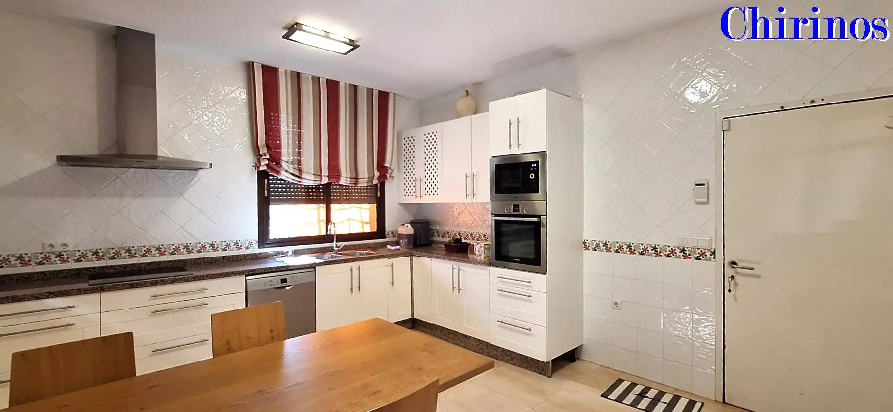 Cuina de Casa o xalet en venda en Córdoba amb Aire condicionat, Calefacció i Jardí privat