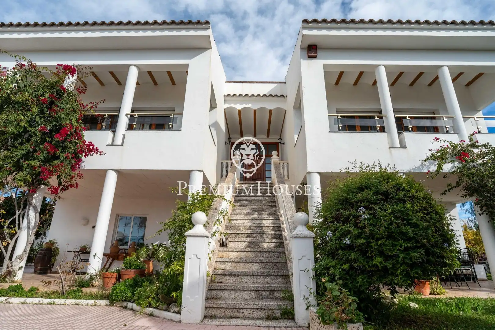 Vista exterior de Casa o xalet en venda en Vilanova i la Geltrú amb Calefacció, Jardí privat i Terrassa
