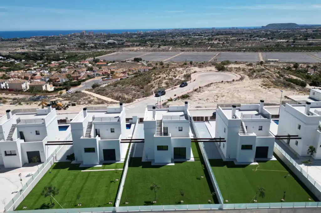 Vista exterior de Casa o chalet en venta en El Campello con Terraza y Balcón