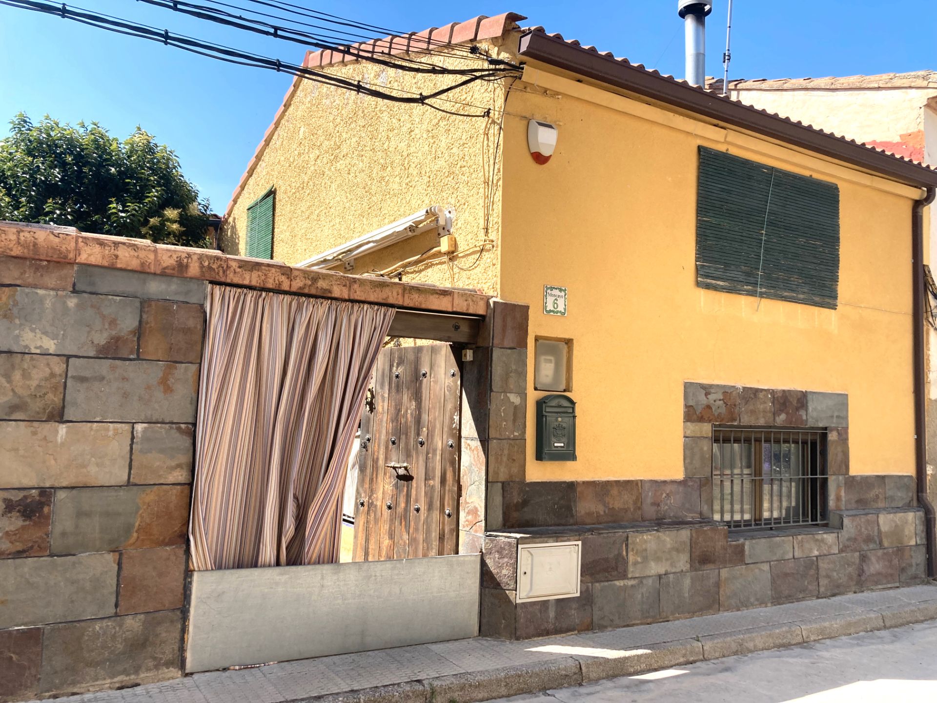 Vista exterior de Finca rústica en venda en Alberite de San Juan amb Aire condicionat, Calefacció i Jardí privat