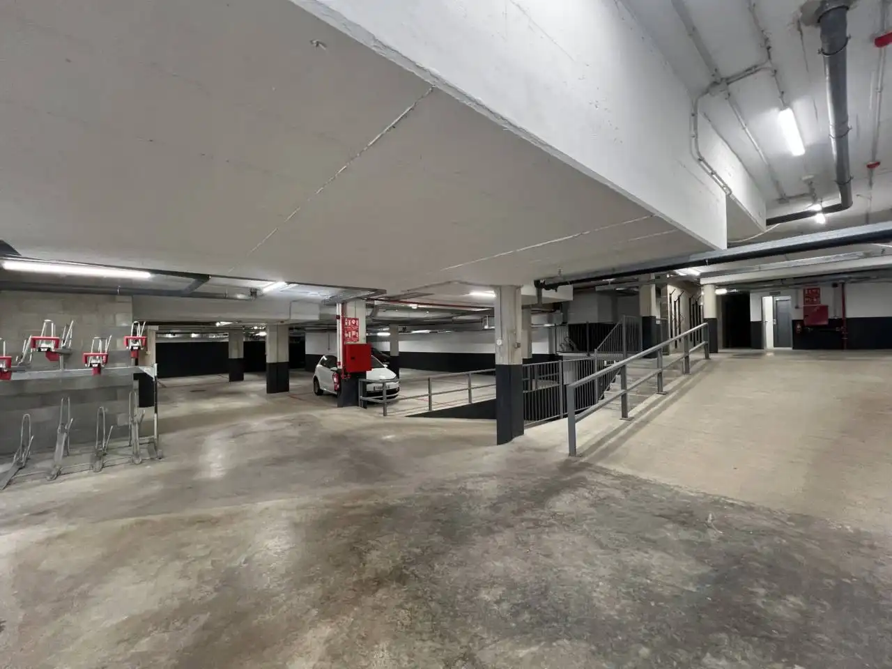 Einzelparkplatz mit Aufzug zur Miete in Calle Josep Piñol, imagen 4