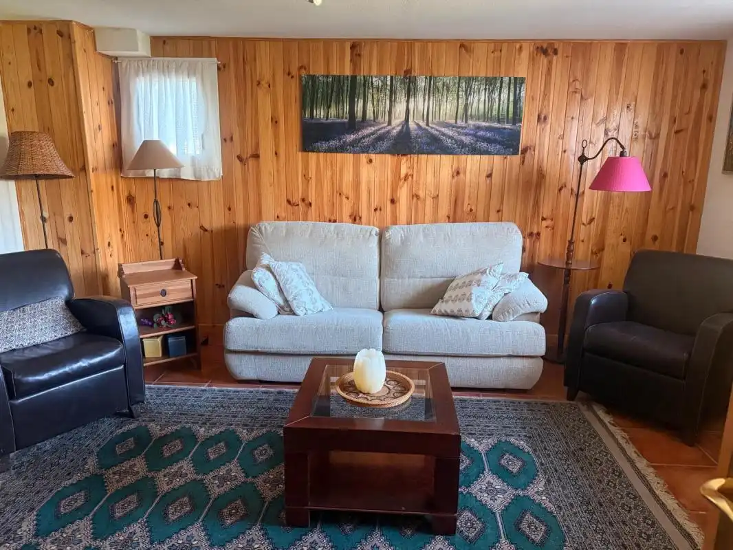 Sala d'estar de Finca rústica en venda en El Espinar amb Calefacció, Jardí privat i Terrassa