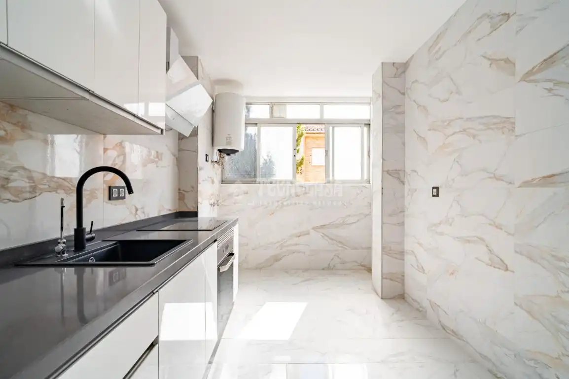 Kitchen of Flat for sale in Granada  with Air Conditioner, Heating and Terrace