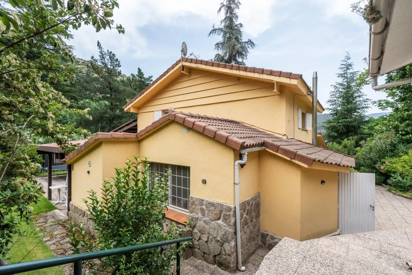 Exterior view of Country homes for sale in El Barraco   with Heating, Private garden and Terrace