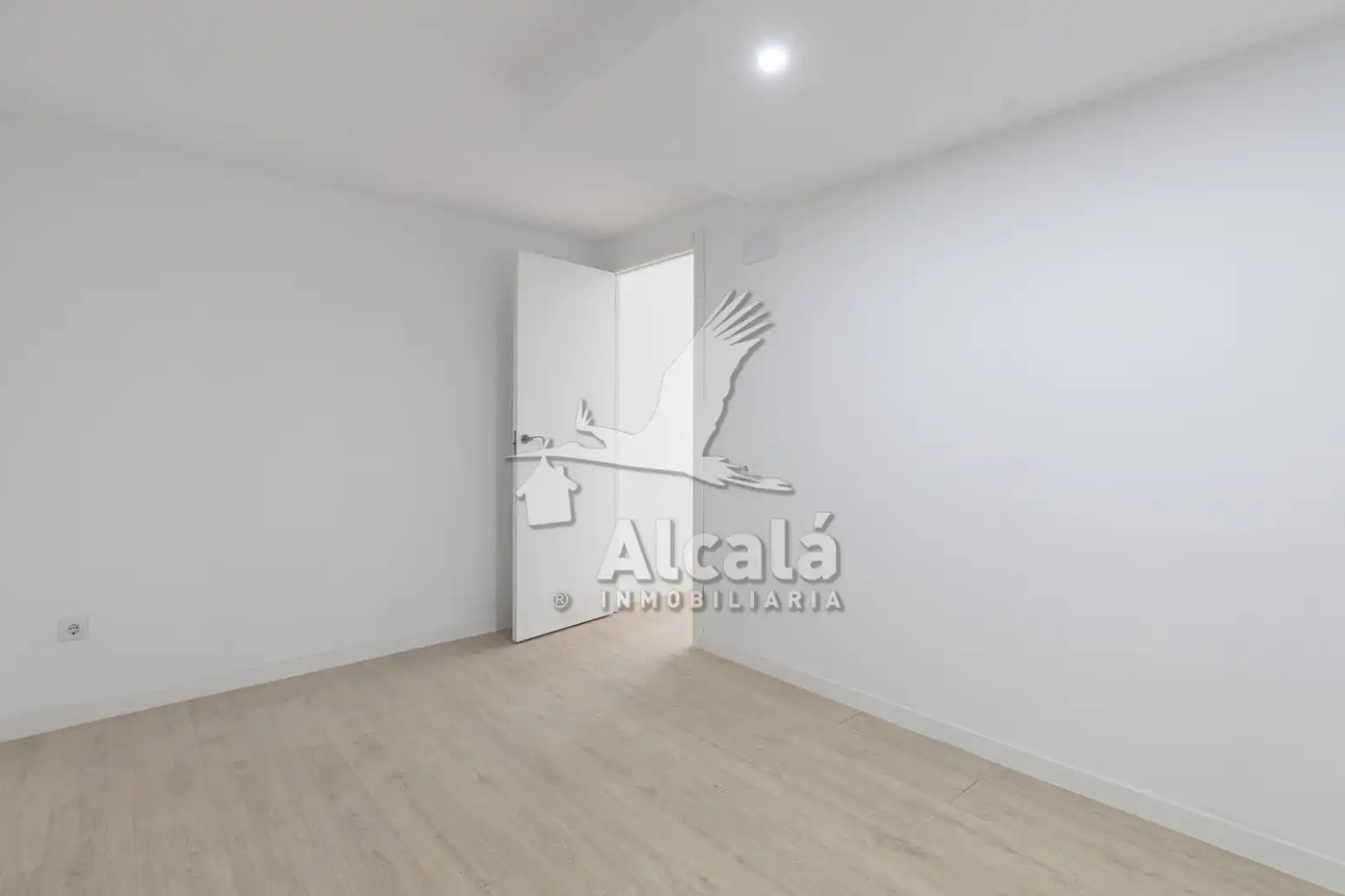 Habitación de Local en venta en Alcalá de Henares con Aire acondicionado