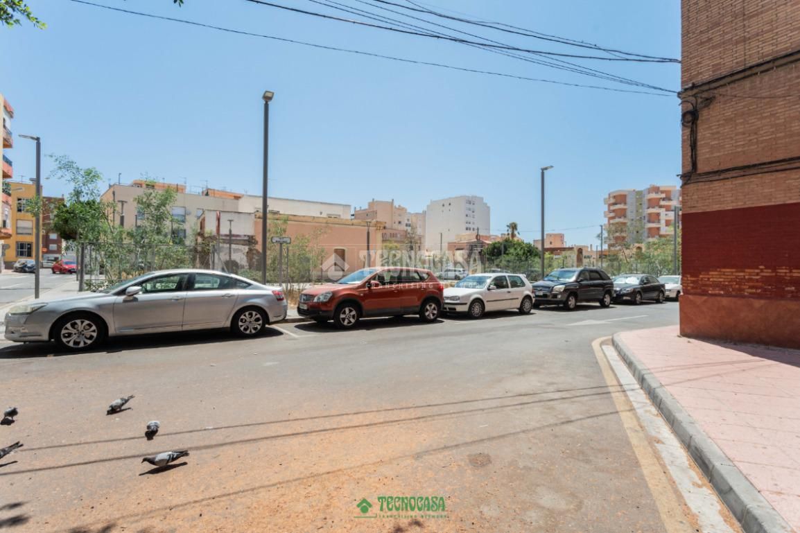 Vista exterior de Casa adosada en venda en  Almería Capital