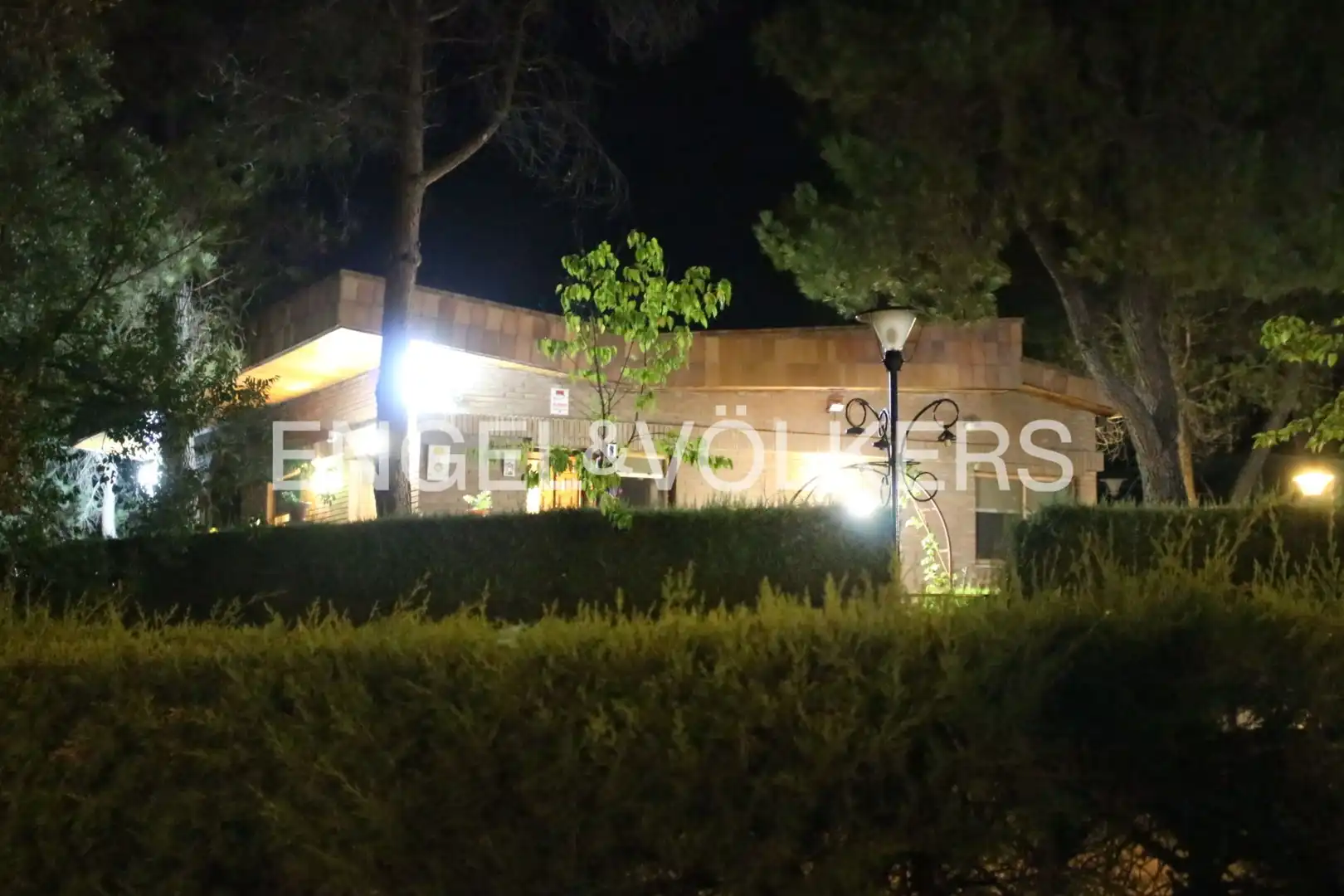 Vista exterior de Casa o chalet en venta en Cabanillas de la Sierra con Calefacción, Jardín privado y Piscina