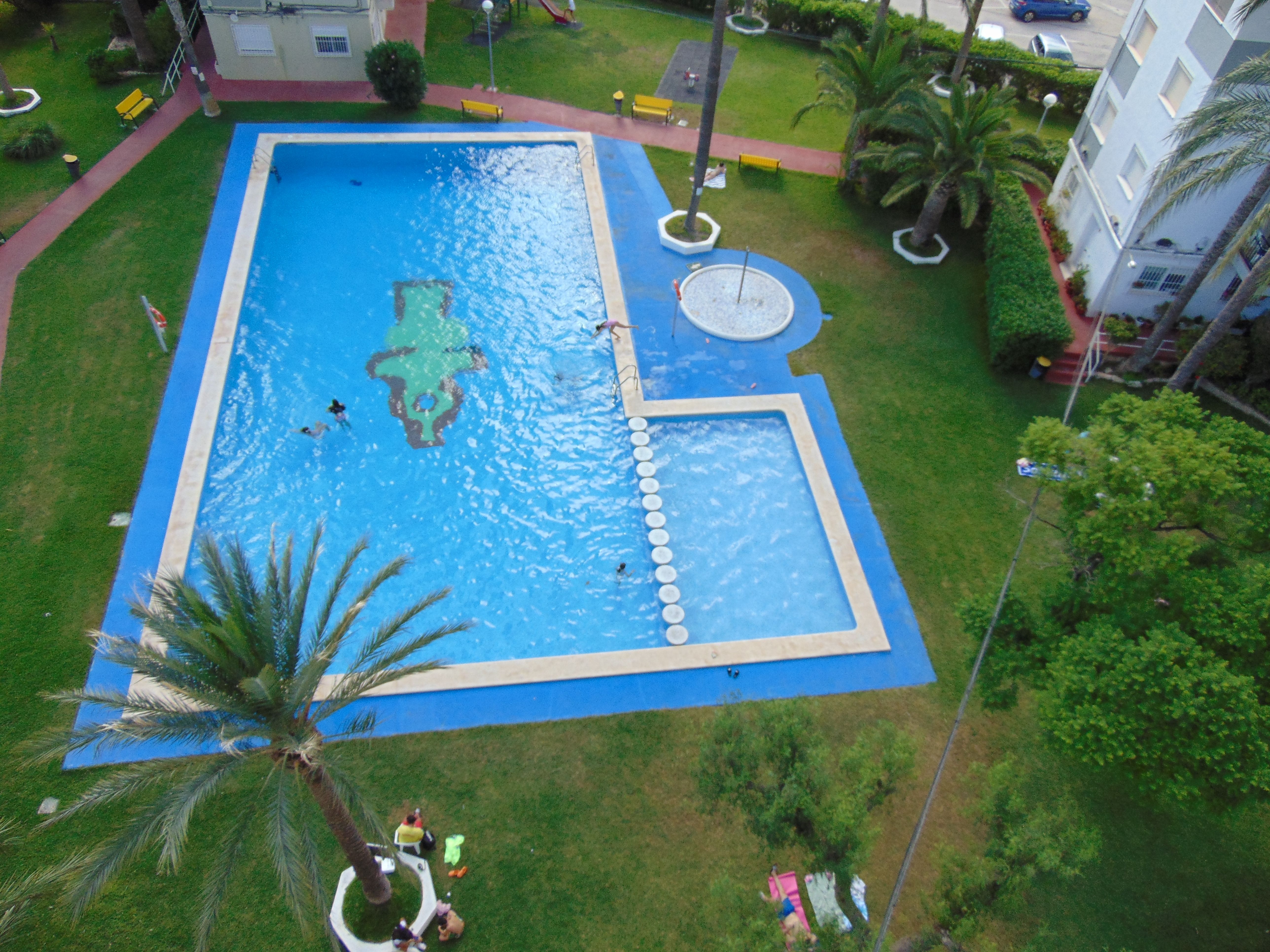 Piscina de Apartament de lloguer en Benidorm amb Piscina, Moblat i Piscina comunitària