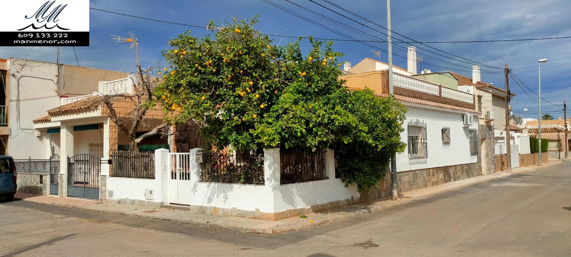 Vista exterior de Casa adosada en venda en Cartagena amb Aire condicionat, Jardí privat i Traster