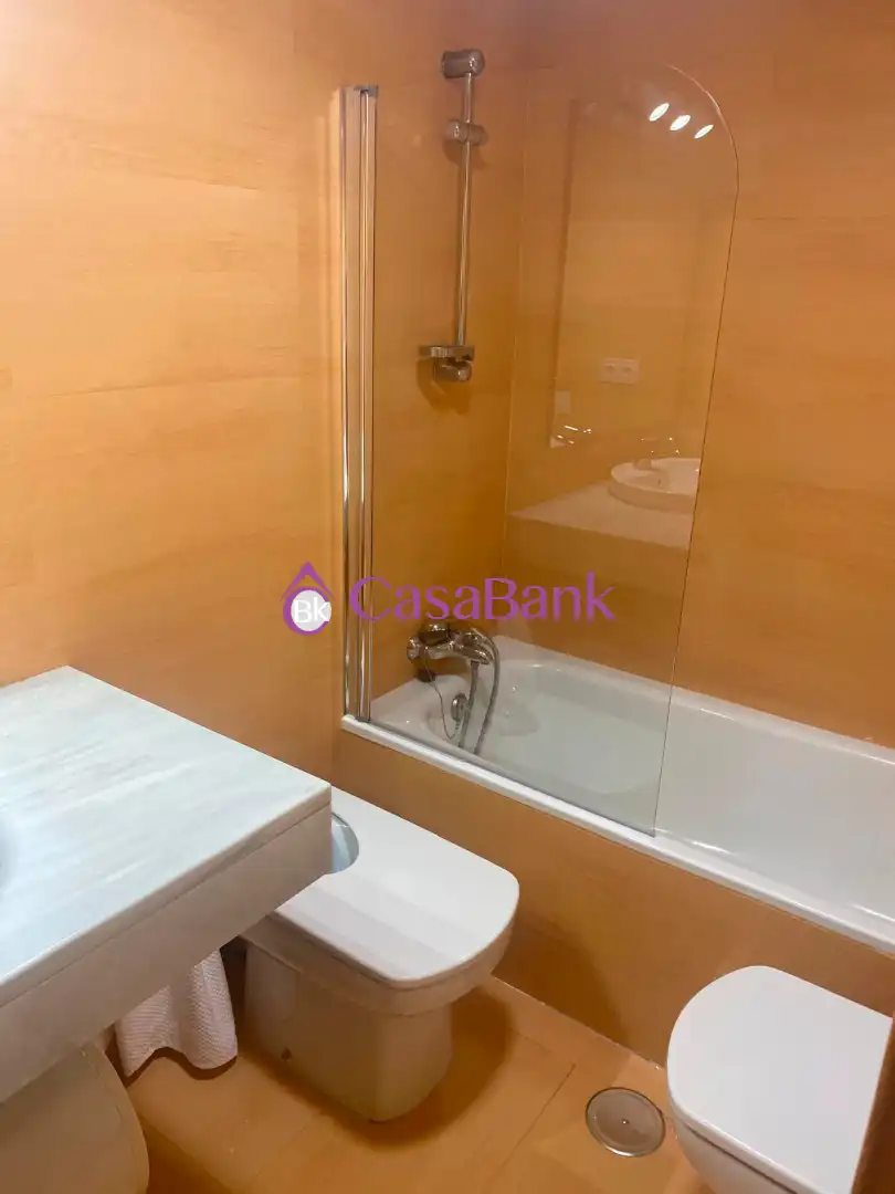 Badezimmer von Wohnungen zum Verkauf in Córdoba mit Heizung und Gemeinschaftspool
