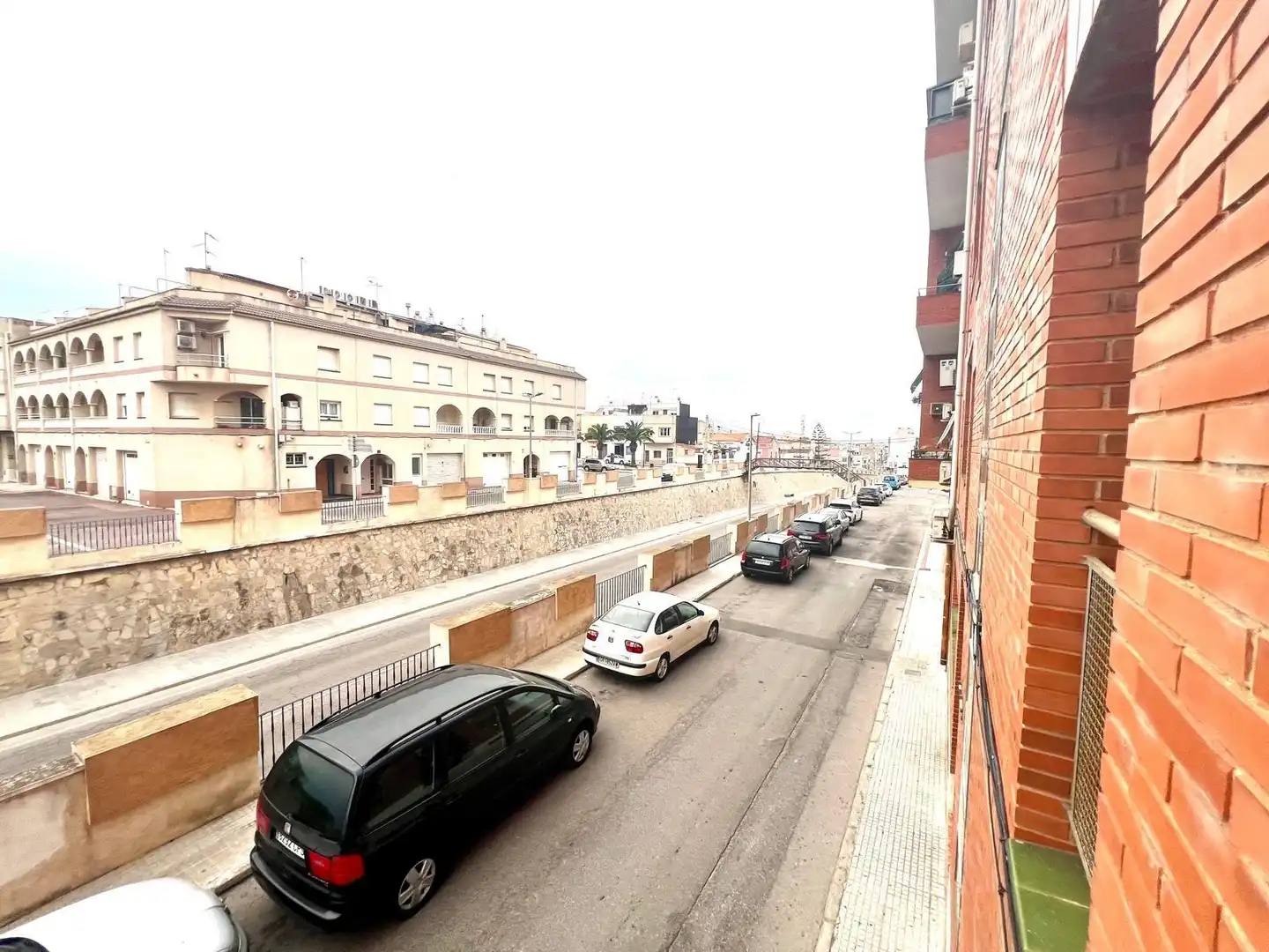 Außenansicht von Wohnung zum Verkauf in Amposta mit Terrasse, Abstellraum und Möbliert