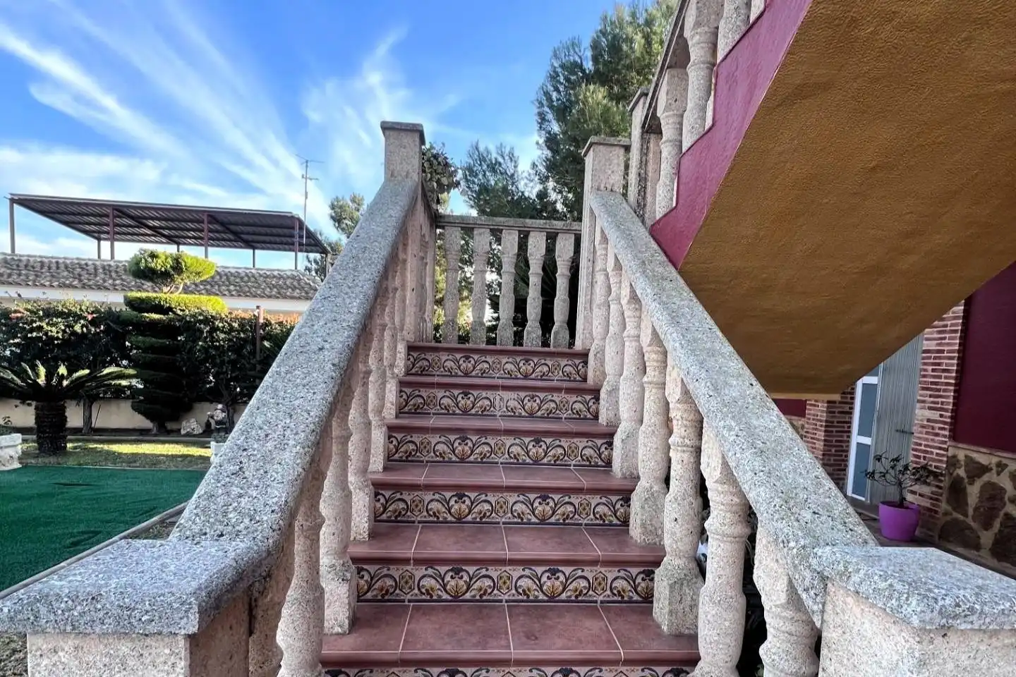 Vista exterior de Casa o xalet en venda en Orihuela amb Aire condicionat, Calefacció i Jardí privat
