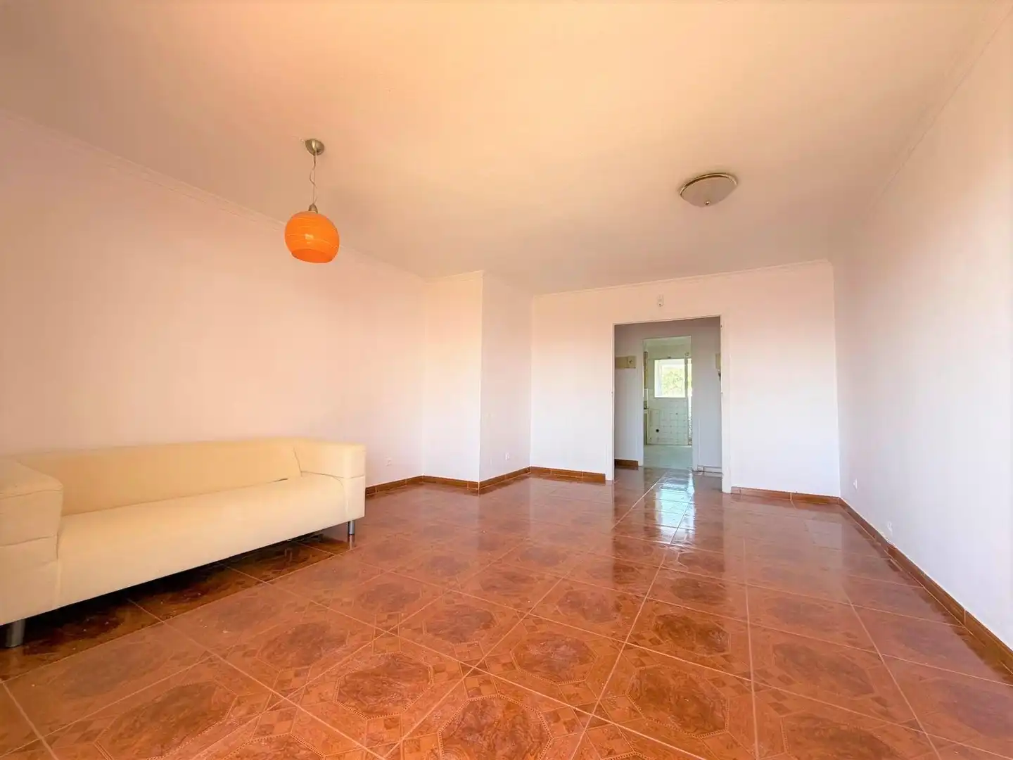 Sala de estar de Piso en venta en Torremolinos con Terraza y Piscina comunitaria