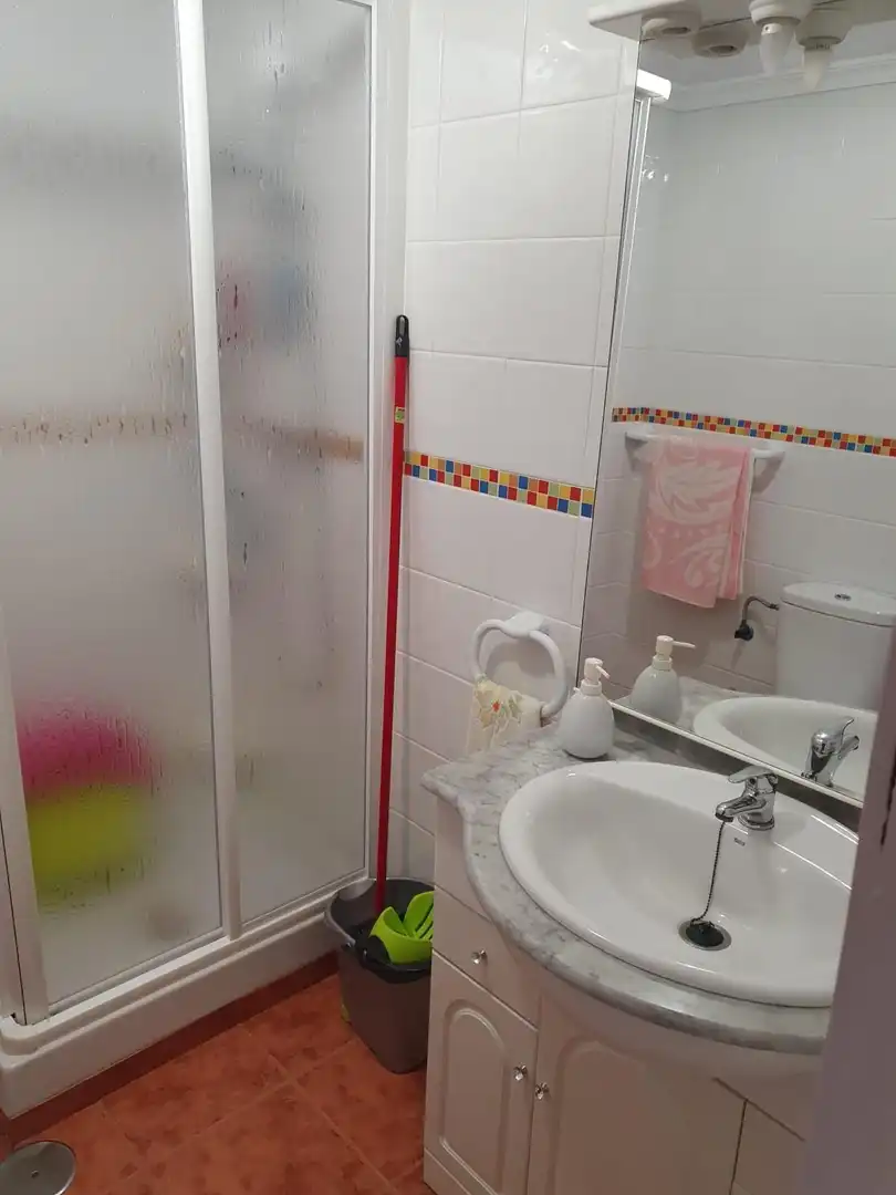 Badezimmer von Wohnung zur Miete in Sotogrande mit Möbliert und Gemeinschaftspool