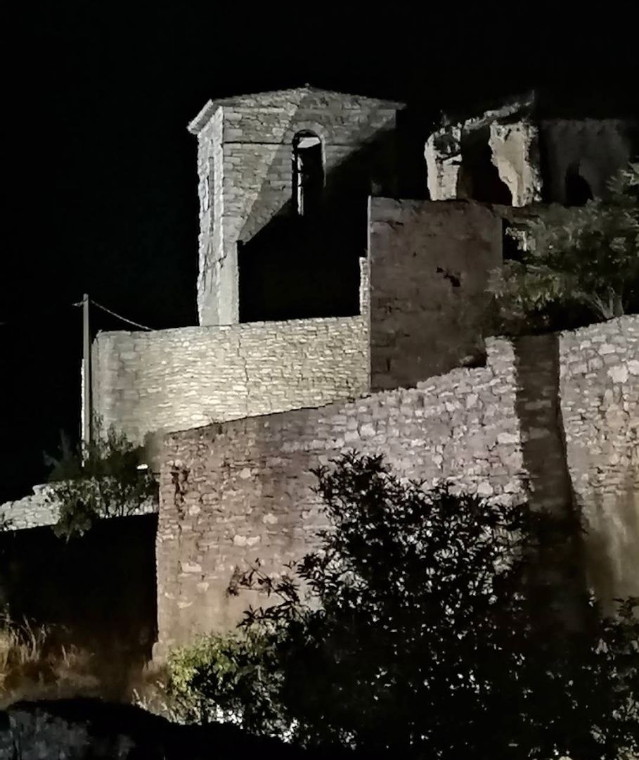 Vista exterior de Pis en venda en Cerezo de Río Tirón amb Calefacció, Moblat i Balcó