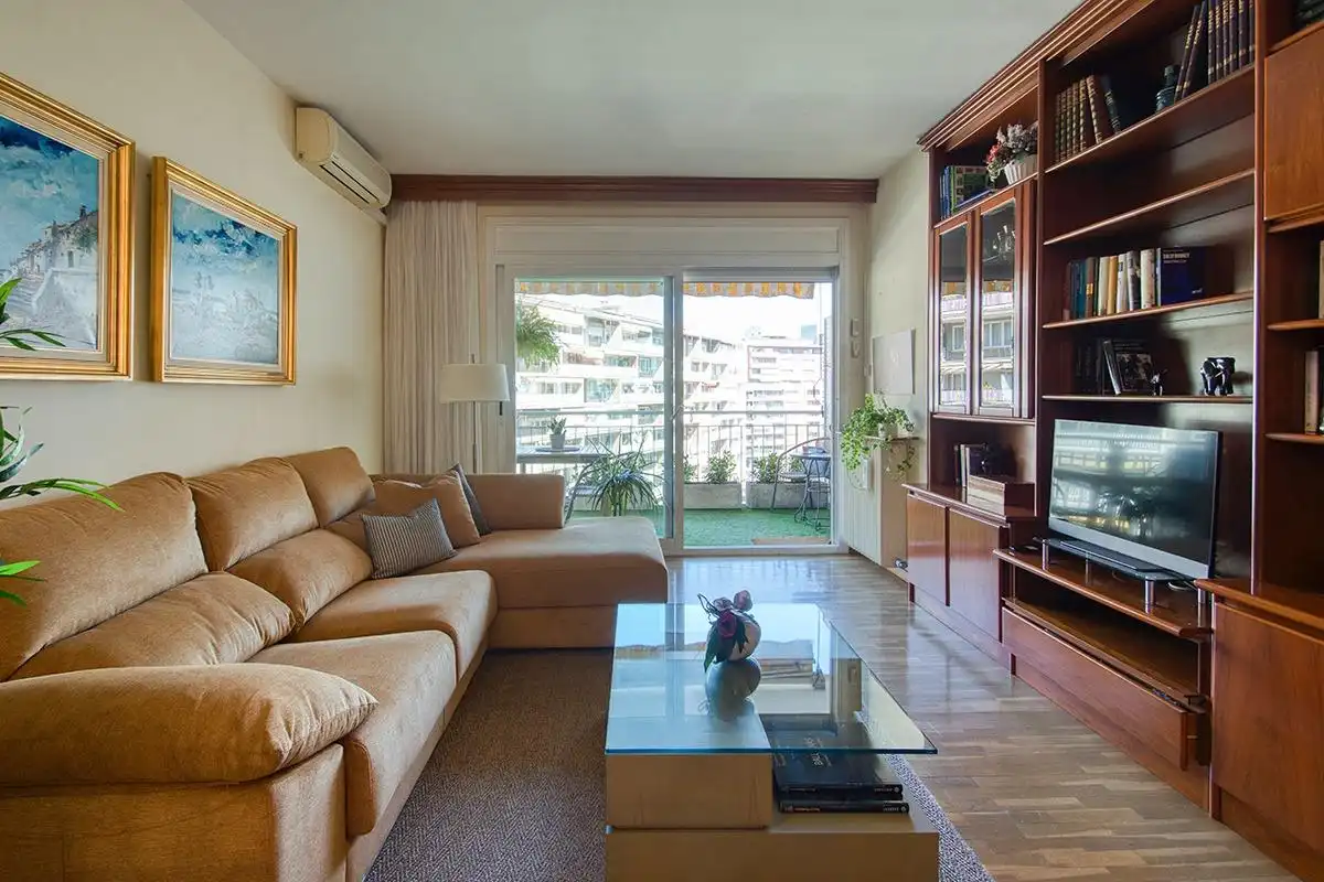 Sala de estar de Piso en venta en Barcelona con Aire acondicionado, Calefacción y Parquet
