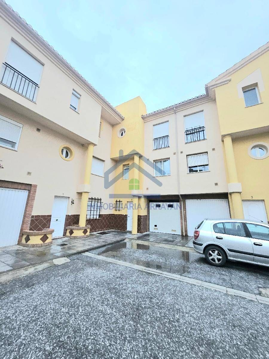 Vista exterior de Casa o xalet de lloguer en Ogíjares