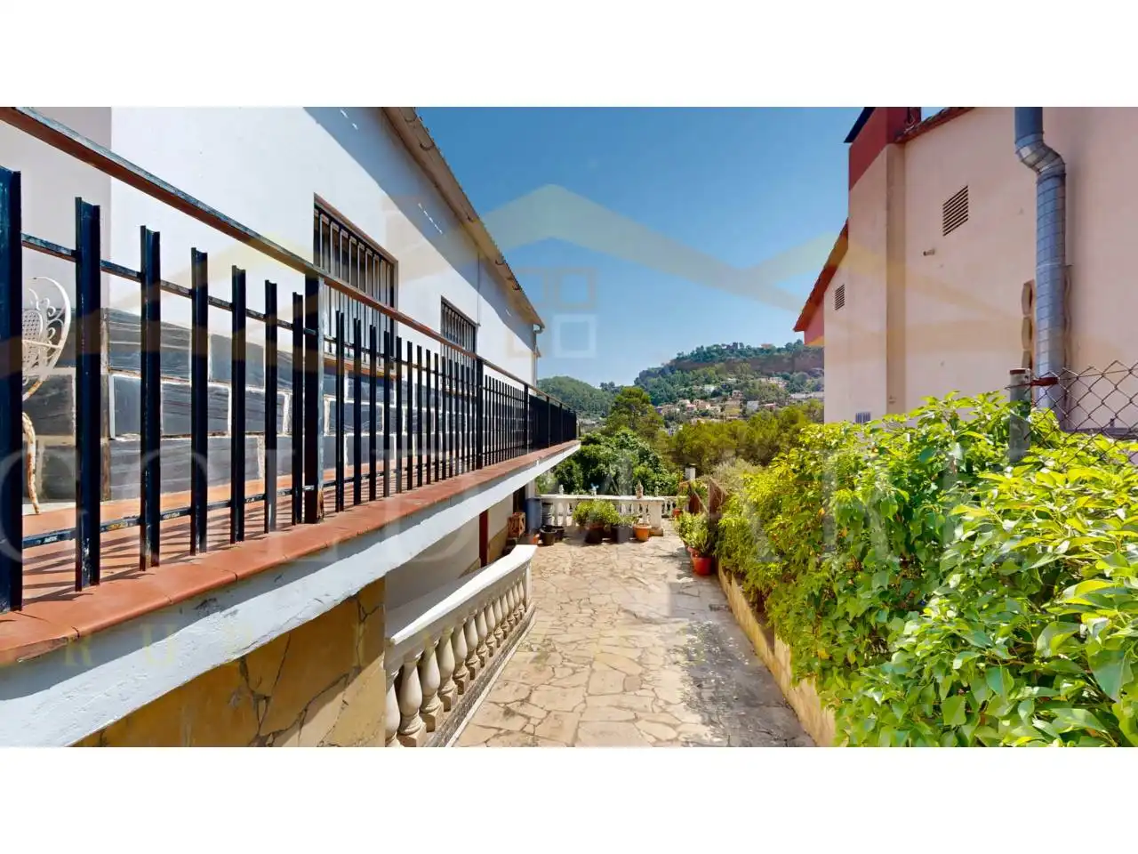 Vista exterior de Casa o xalet en venda en Corbera de Llobregat amb Calefacció, Jardí privat i Terrassa