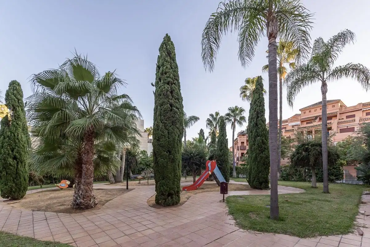 Vista exterior de Casa adosada en venta en Motril con Terraza, Balcón y Piscina comunitaria