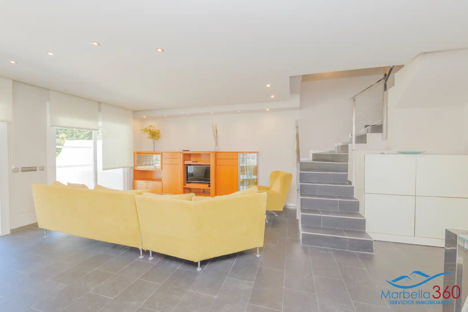 Sala d'estar de Casa adosada en venda en Marbella amb Aire condicionat, Calefacció i Terrassa