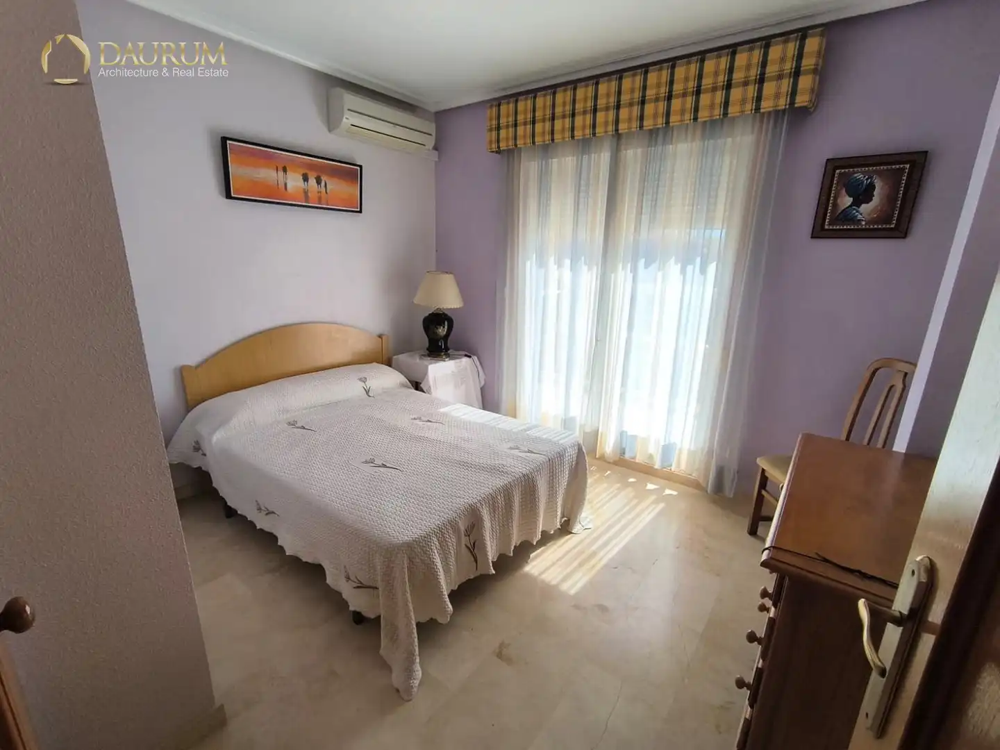 Schlafzimmer von Einfamilien-Reihenhaus zum Verkauf in Santa Pola mit Klimaanlage, Heizung und Privatgarten