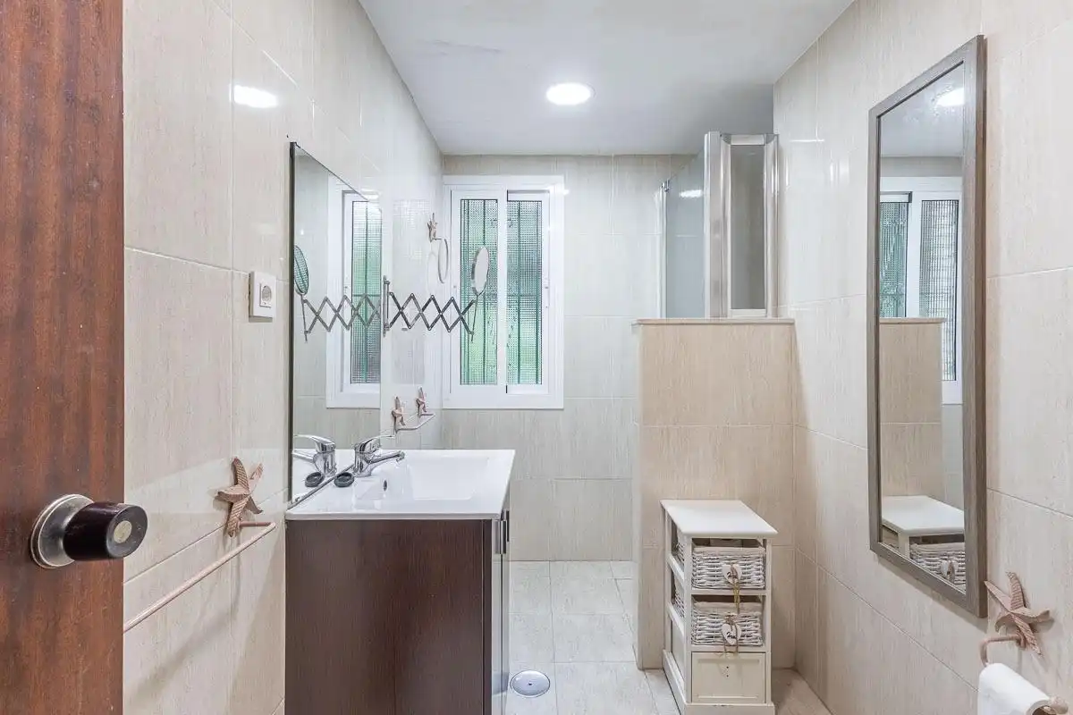Bathroom of Flat for sale in Almuñécar  with Terrace and Balcony