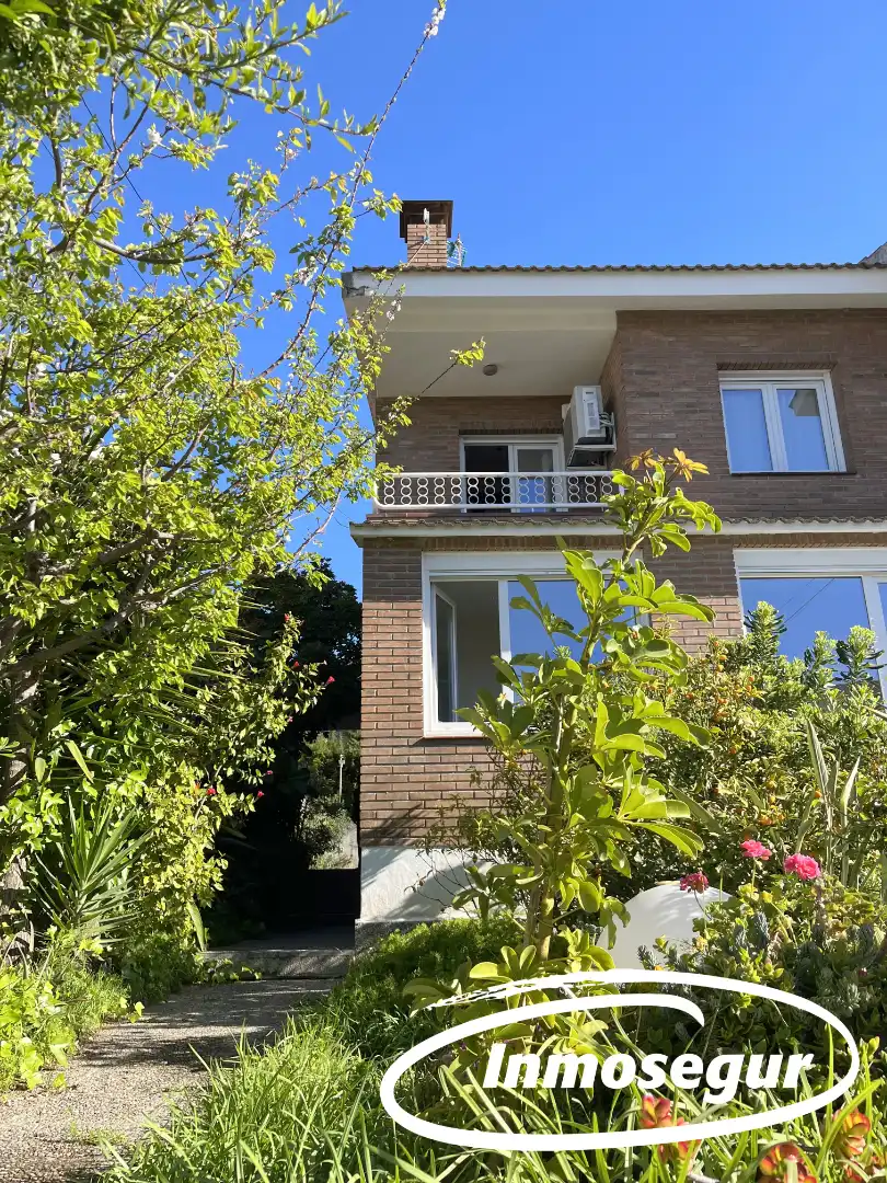 Vista exterior de Casa adosada en venta en Salou con Aire acondicionado, Calefacción y Jardín privado