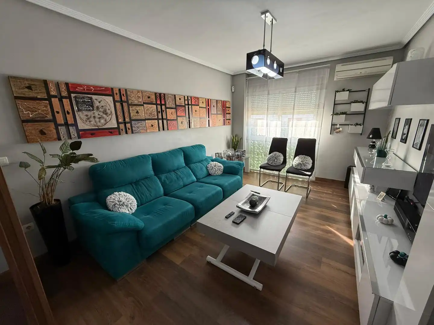 Wohnzimmer von Dachboden zum Verkauf in Huelva mit Klimaanlage, Parkett und Möbliert
