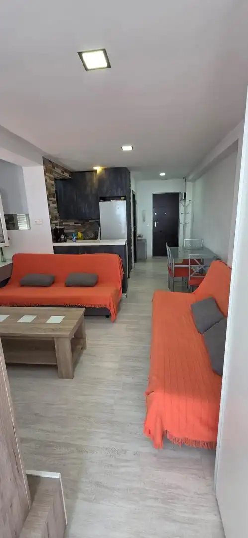 Sala d'estar de Estudi de lloguer en Almería amb Aire condicionat, Calefacció i Moblat