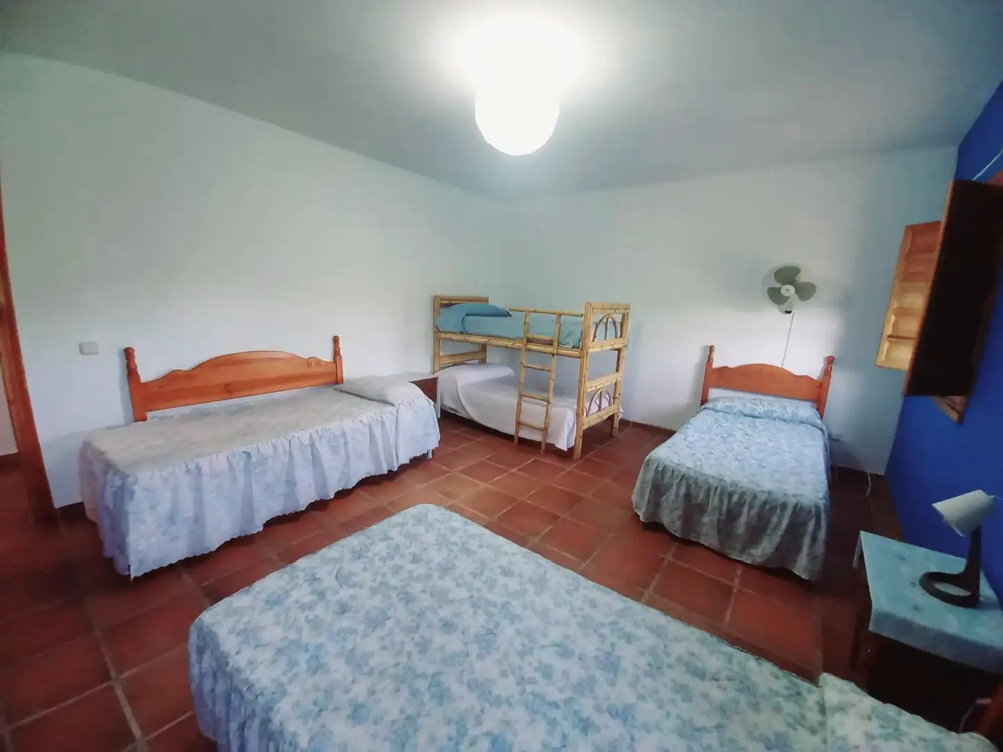 Habitación de Casa adosada en venta en Comares con Terraza, Trastero y Amueblado