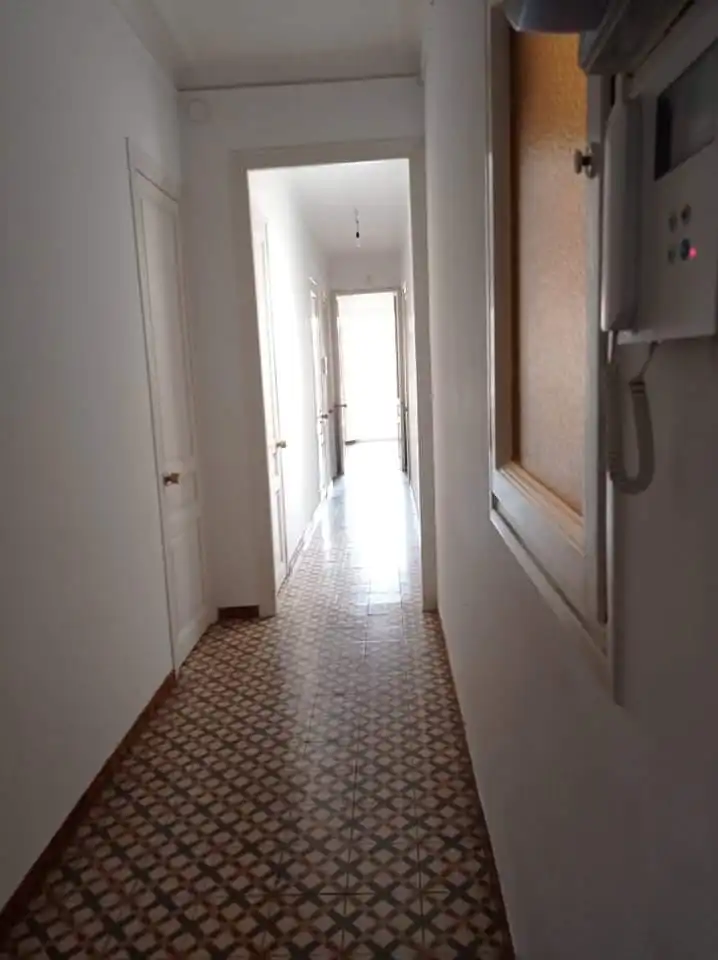 Appartamento con terrazza in vendita a Carrer del Comte Borrell, imagen 3