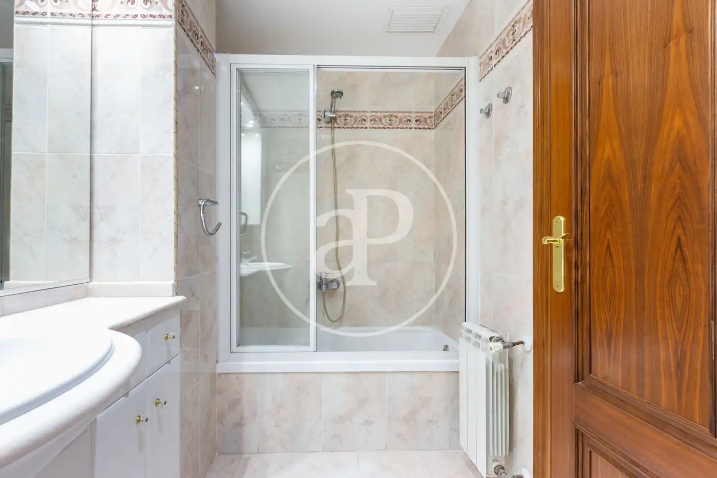 Baño de Piso en venta en Valencia con Aire acondicionado, Calefacción y Terraza