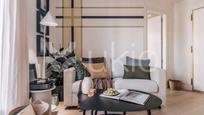 Sala d'estar de Apartament de lloguer en  Madrid Capital amb Aire condicionat, Calefacció i Moblat