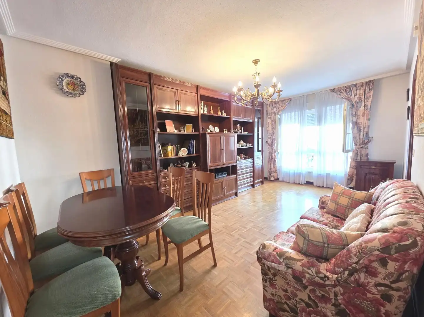 Wohnzimmer von Wohnung zum Verkauf in Siero mit Heizung, Parkett und Terrasse