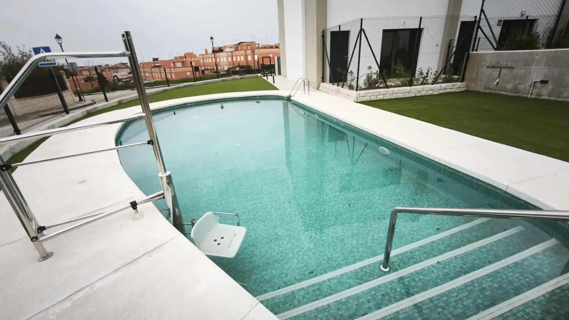 Piscina de Casa adosada en venda en Vélez-Málaga amb Jardí privat, Terrassa i Traster