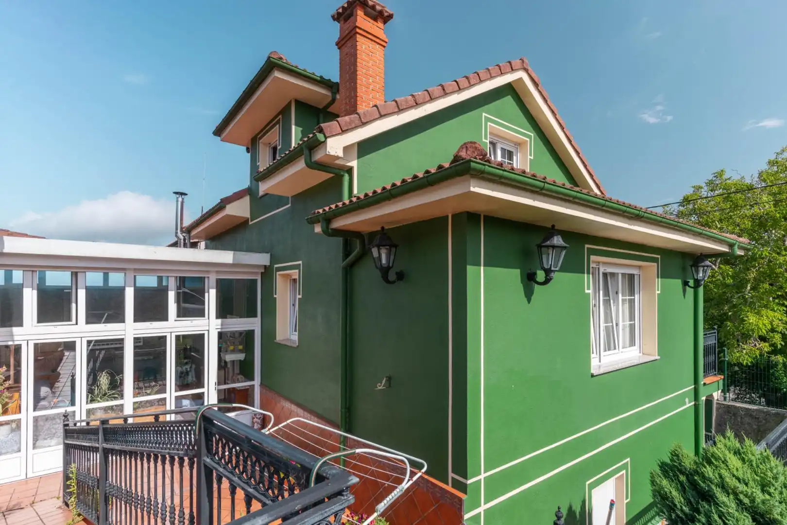 Vista exterior de Casa o xalet en venda en Muros de Nalón amb Calefacció, Jardí privat i Terrassa
