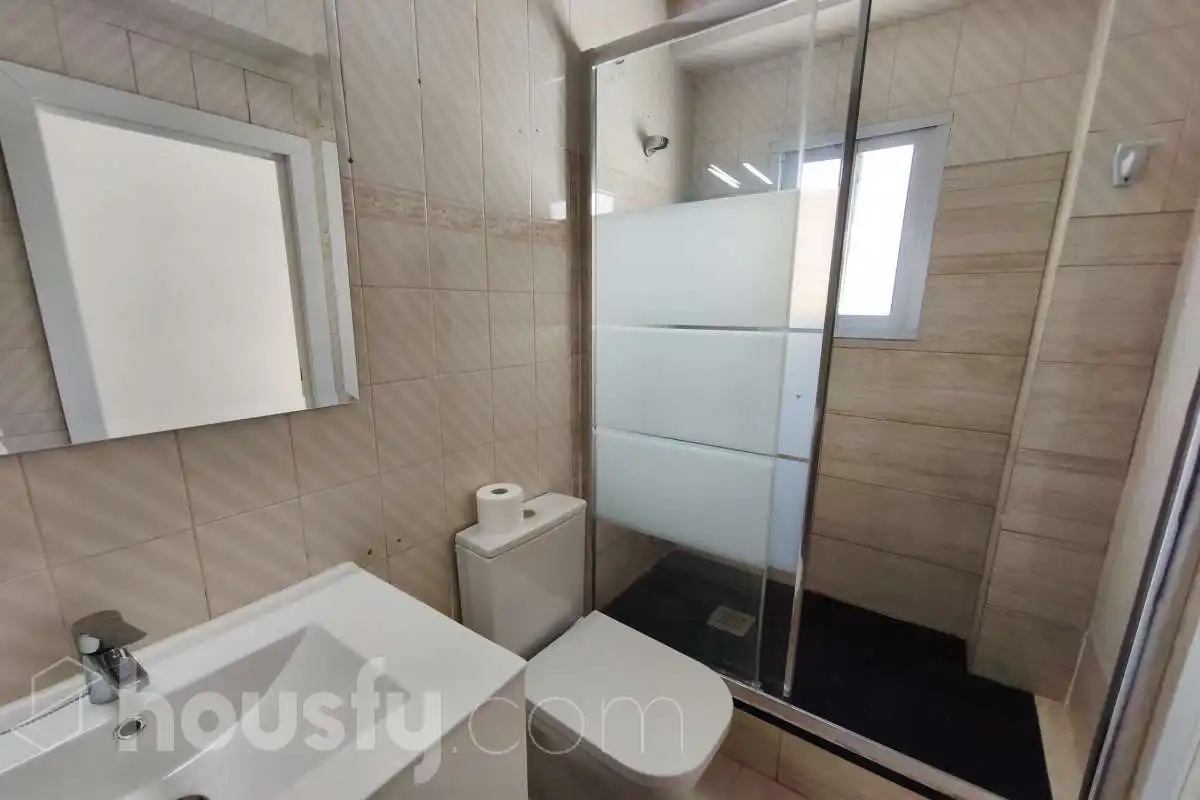 Badezimmer von Wohnung zur Miete in Madrid mit Klimaanlage, Heizung und Terrasse
