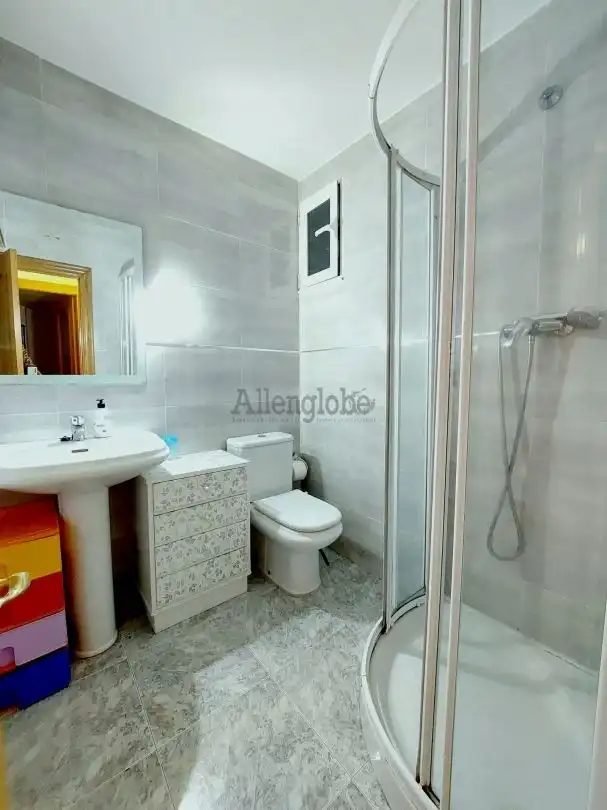 Bathroom of Flat for rent in Oviedo   with Heating and Terrace