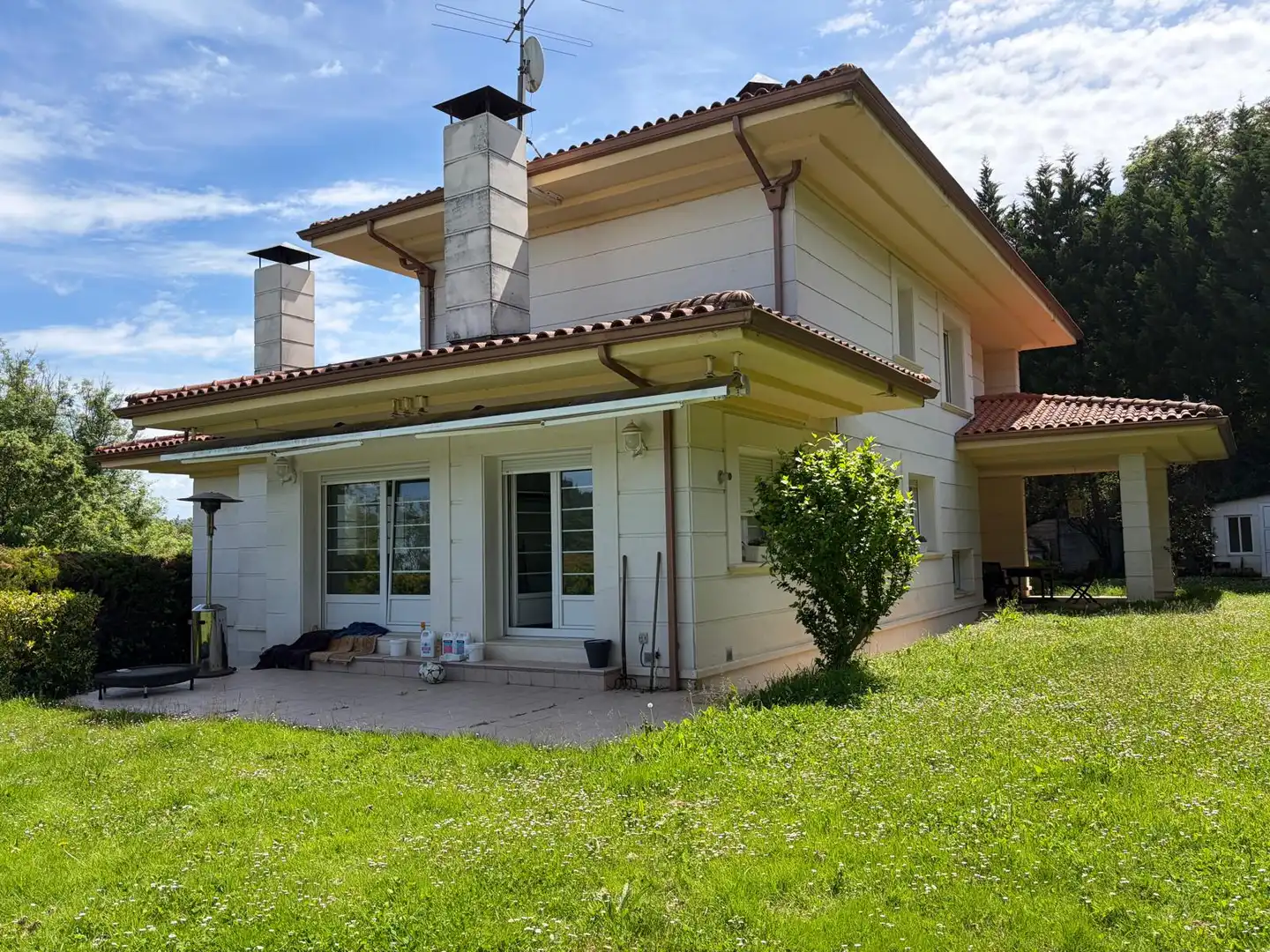 Vista exterior de Casa o chalet en venta en Mungia con Jardín privado, Trastero y Piscina