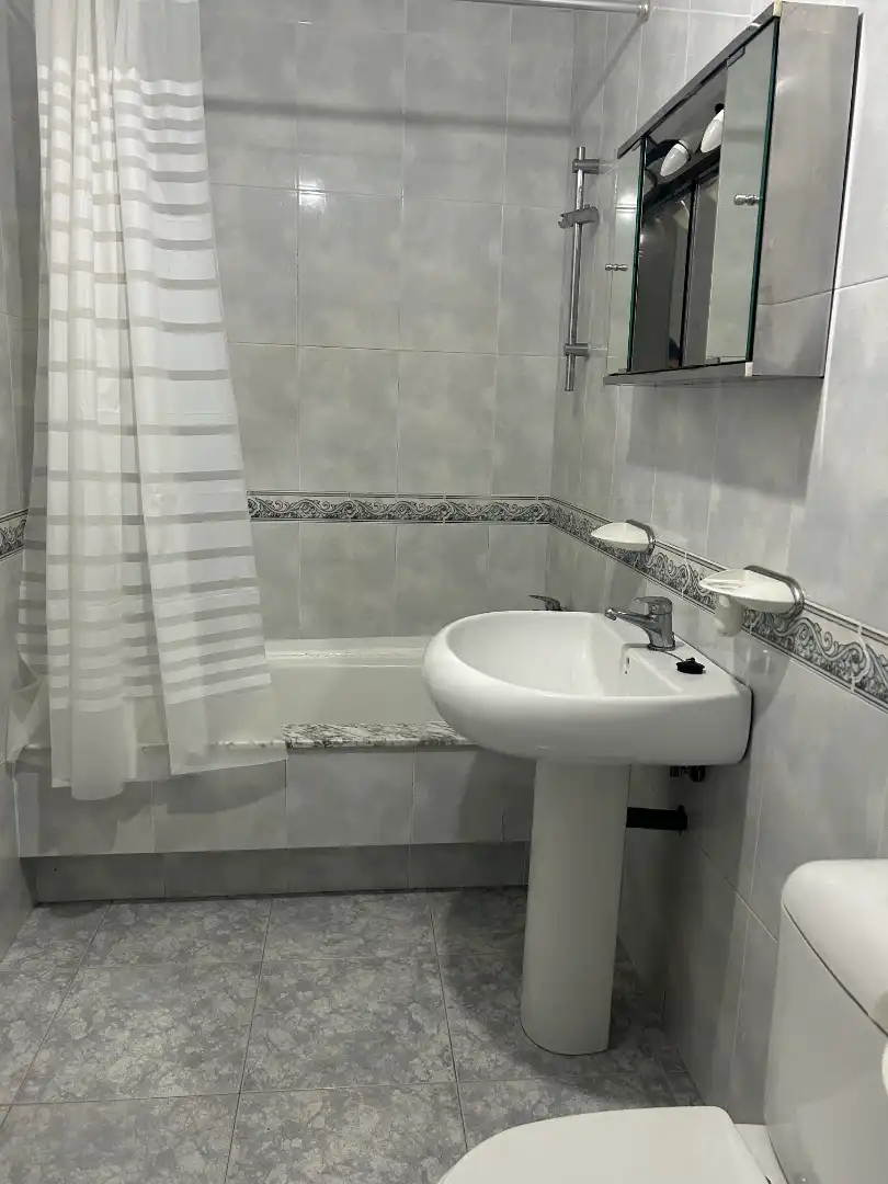 Baño de Piso de alquiler en Santiago de Compostela  con Se aceptan mascotas