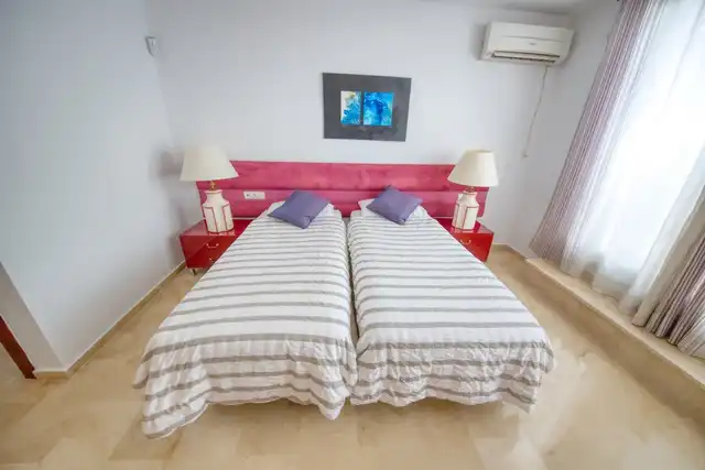 Bedroom of Houses for sale in Benalmádena  with Air Conditioner, Private garden and Parquet flooring