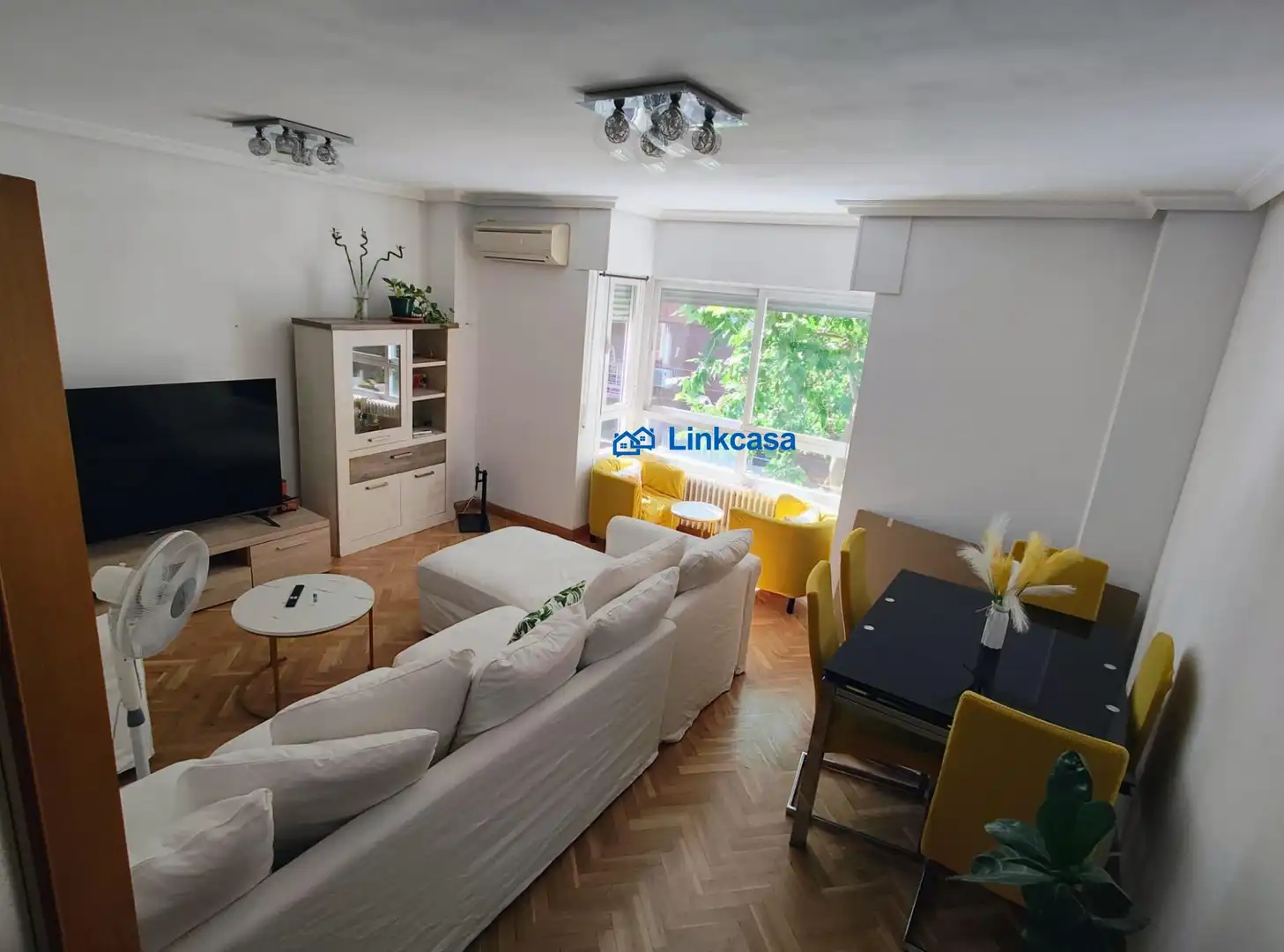 Living room of Flat for sale in Madrid  with Air Conditioner, Heating and Parquet flooring