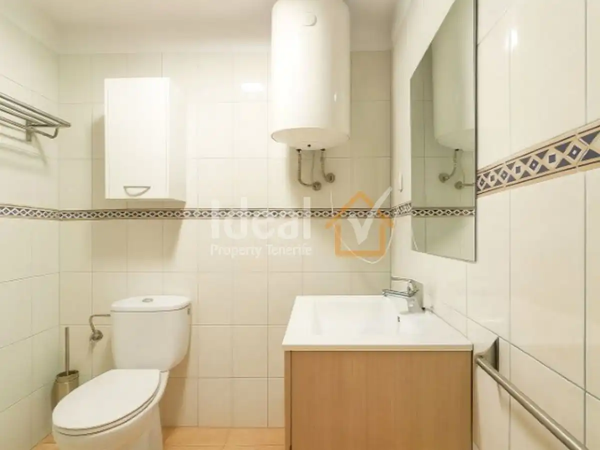 Bathroom of Houses for sale in El Rosario  with Private garden, Terrace and Swimming Pool