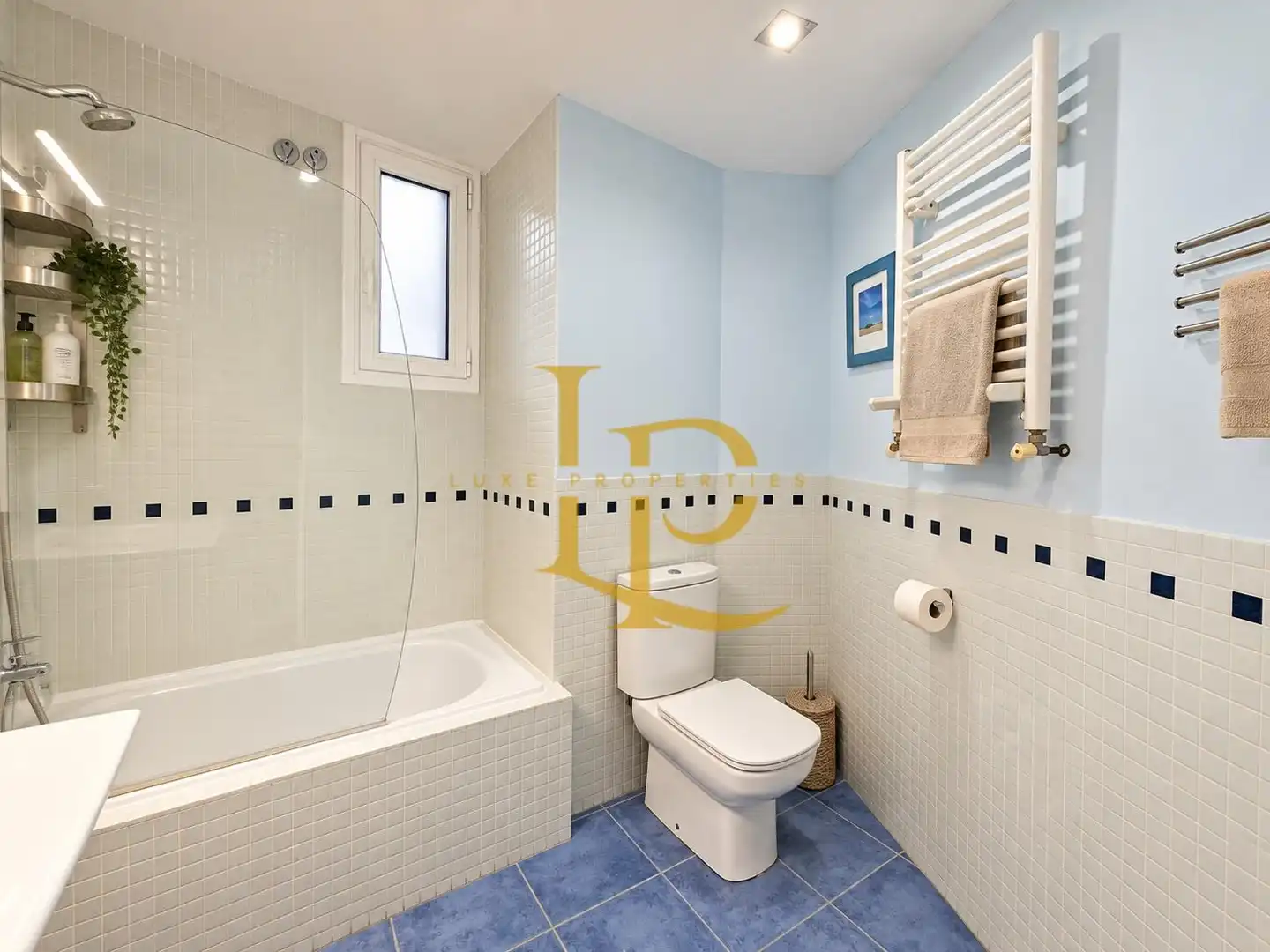 Bathroom of Flat for sale in Cerdanyola del Vallès  with Air Conditioner, Heating and Oven