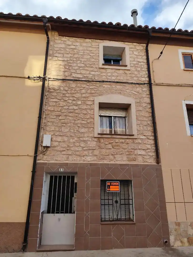 Vista exterior de Pis en venda en Muniesa amb Traster i Balcó