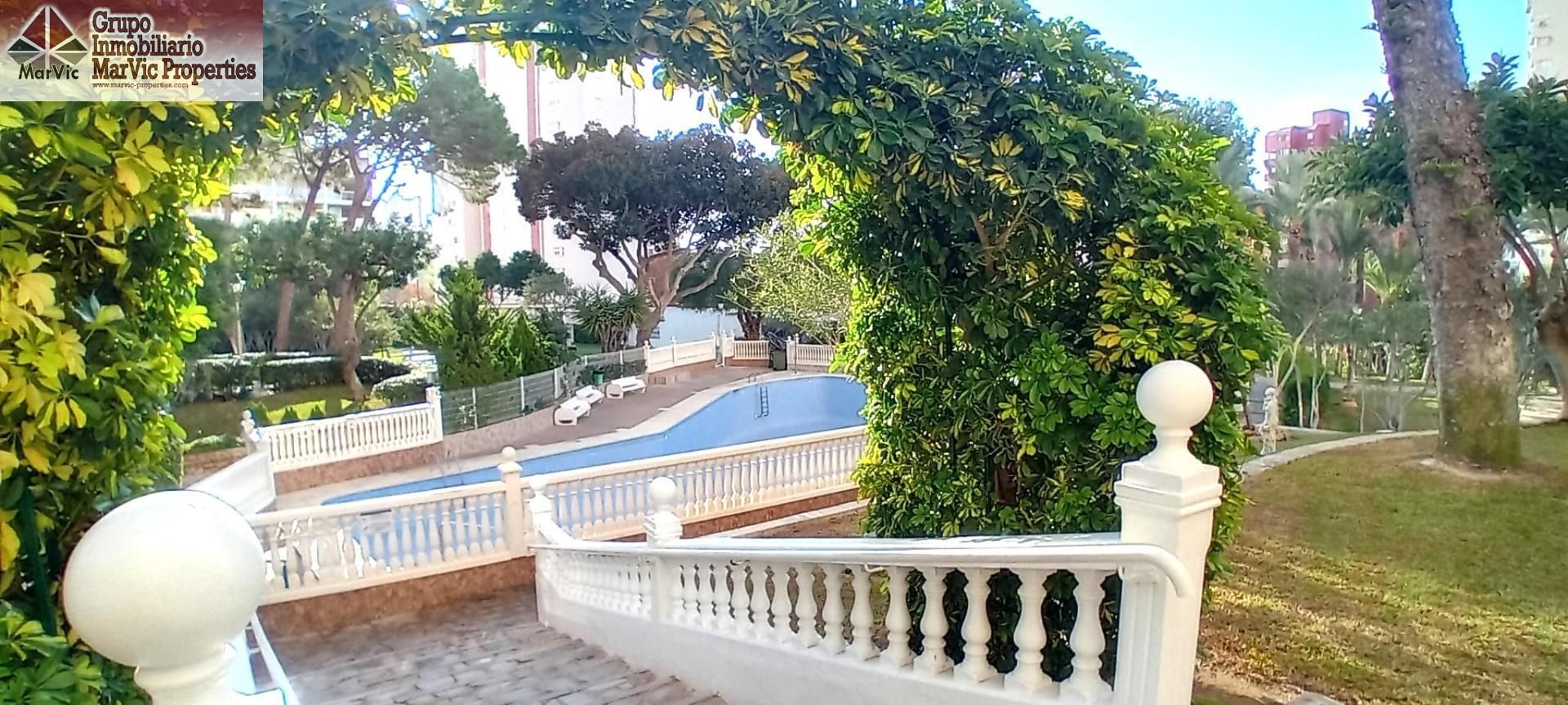 Piscina de Piso en venta en Benidorm con Jardín privado, Terraza y Piscina comunitaria