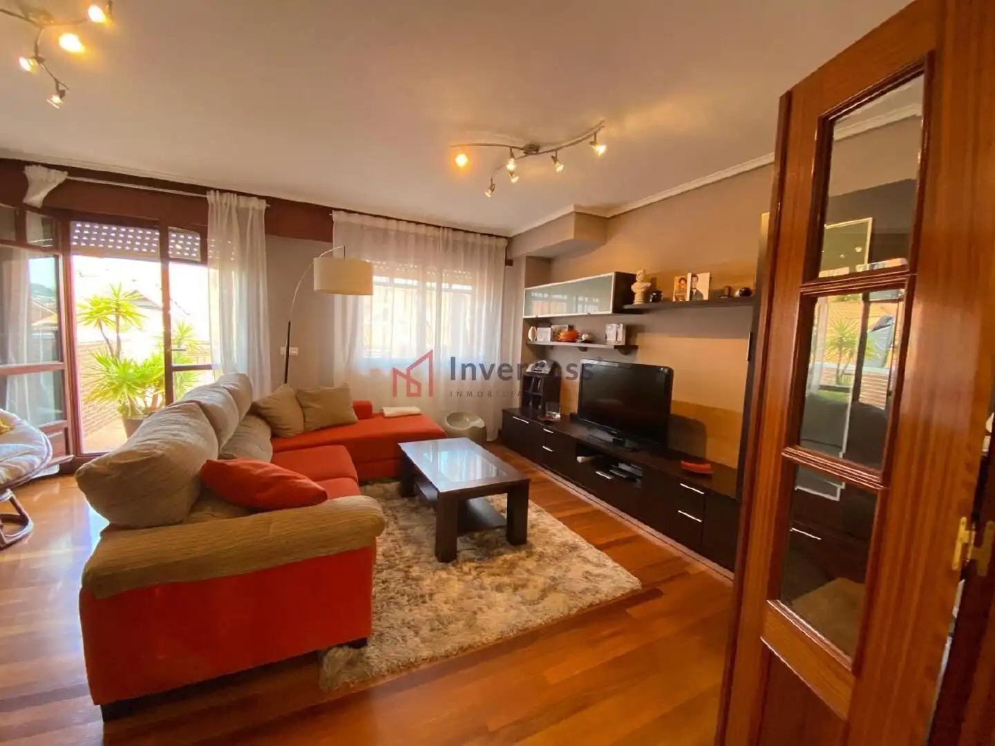 Sala de estar de Casa adosada en venta en Castro-Urdiales