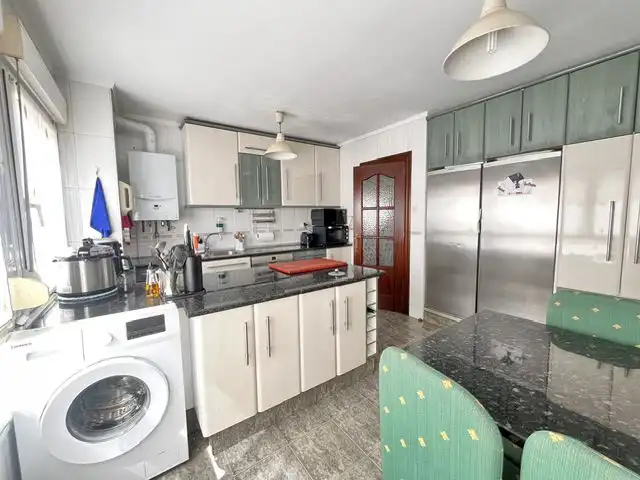 Küche von Wohnung zum Verkauf in Gijón  mit Heizung, Parkett und Terrasse